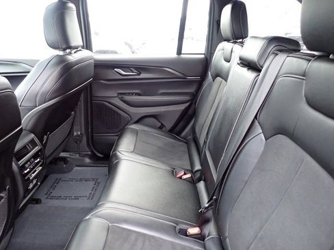 Used 2023 Jeep Grand Cherokee Altitude image 14