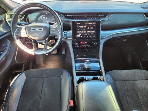 Used 2022 Jeep Grand Cherokee L Altitude image 11