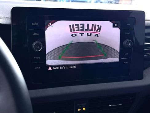 Used 2025 Volkswagen Jetta SE w/ Sunroof Package image 17