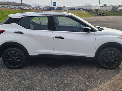 Used 2020 Nissan Kicks S FWD image 14