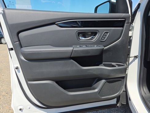 New 2025 Honda Pilot Touring image 11