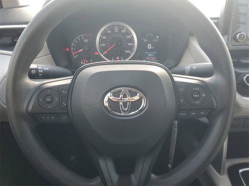 Used 2022 Toyota Corolla Cross L image 19