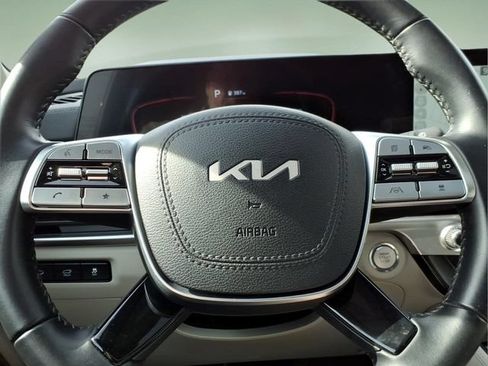 Used 2024 Kia Telluride EX w/ EX Captain's Chair Package FWD image 33