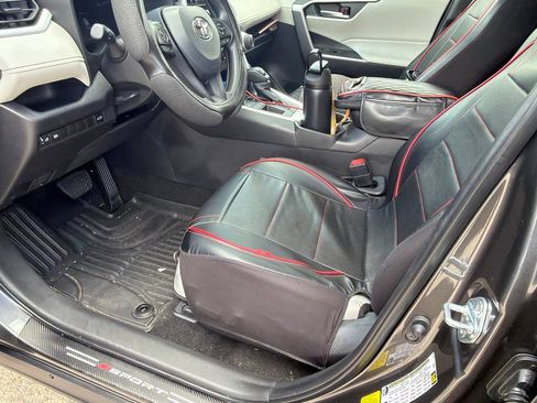 Used 2025 Toyota RAV4 XLE w/ Convenience Package FWD image 8