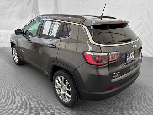 Used 2024 Jeep Compass Latitude AWD/4WD image 5
