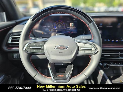 Used 2025 Chevrolet Traverse RS image 15