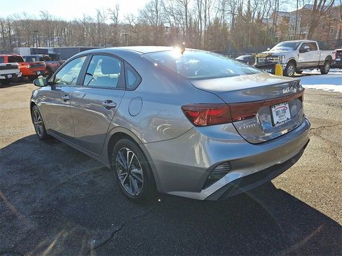 Used 2024 Kia Forte LXS w/ LXS Technology Package image 5
