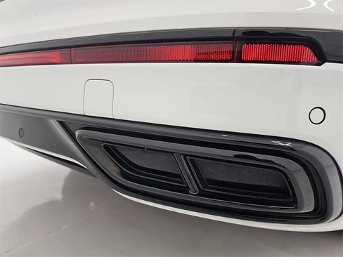 Used 2022 Volkswagen Tiguan SE R-Line image 45