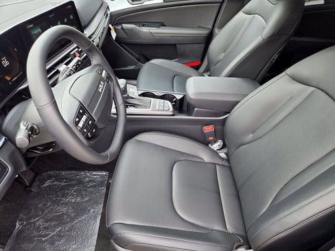 New 2026 Kia Sportage EX FWD image 9