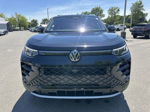 New 2026 Volkswagen Tiguan SEL R-Line AWD/4WD image 8