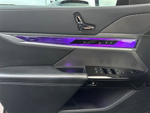 Used 2023 BMW 760i xDrive w/ Executive Package image 25