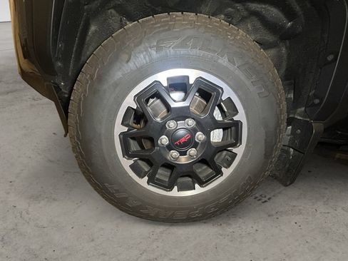Certified 2025 Toyota Tacoma TRD Off-Road AWD/4WD image 14