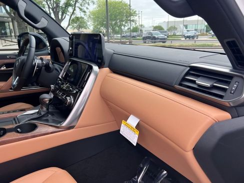 New 2026 Lexus LX 600 4WD w/ Luxury Package image 27