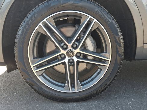 Used 2024 Audi Q5 e Premium Plus image 9