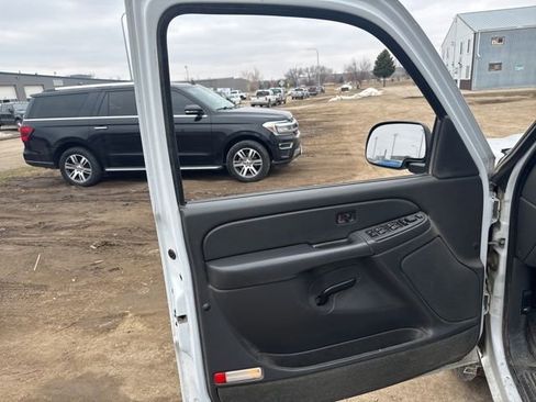 Used 2005 Chevrolet Silverado 1500 LS w/ Light Duty Power Package image 11