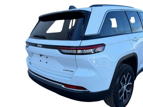 Used 2023 Jeep Grand Cherokee Limited image 9