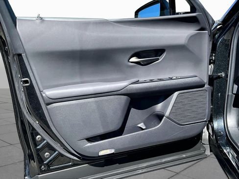 Used 2022 Lexus UX 200 w/ Accessory Package (Z1) FWD image 20
