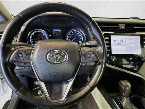 Used 2019 Toyota Camry SE w/ Sunroof Package FWD image 11
