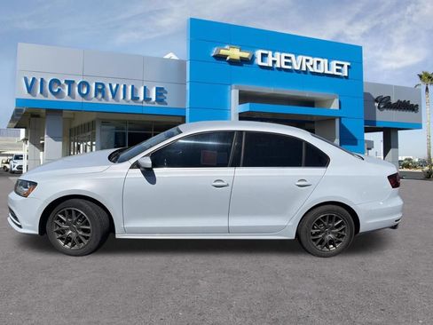 Used 2017 Volkswagen Jetta S w/ Jetta S Cold Weather Package FWD image 9