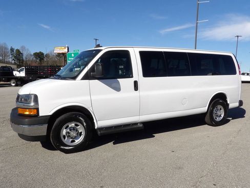 Used 2021 Chevrolet Express 3500 LT w/ LT Preferred Equipment Group image 3