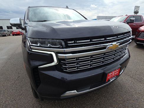 Used 2023 Chevrolet Suburban Premier image 11