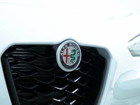 New 2024 Alfa Romeo Giulia Veloce image 17