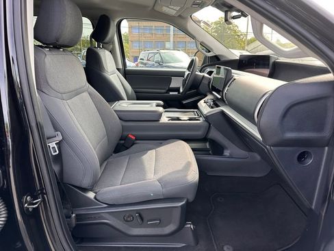 Used 2025 Ford Expedition Active RWD image 17