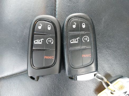 Used 2018 Jeep Cherokee Limited w/ Technology Group FWD image 14