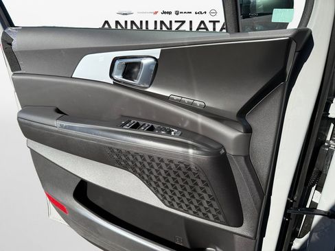 New 2026 Kia Carnival SX w/ SX Dark Edition Package FWD image 28