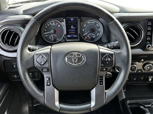 Used 2020 Toyota Tacoma TRD Sport image 11