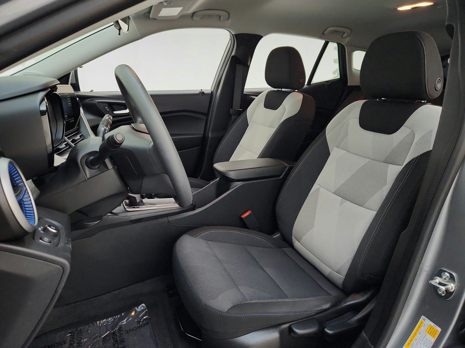 Used 2026 Chevrolet Trax LS w/ LS Convenience Package FWD image 17