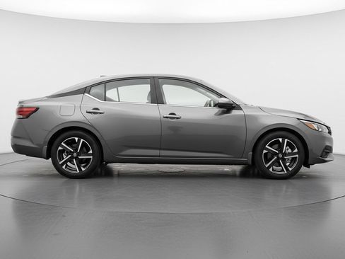 Used 2025 Nissan Sentra SV FWD image 8