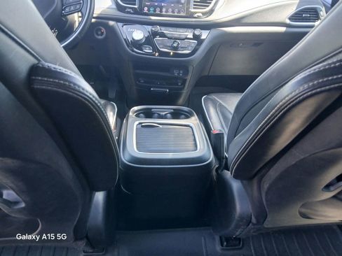 Used 2019 Chrysler Pacifica Limited w/ Advanced Safetytec Group FWD image 29