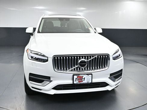 Used 2022 Volvo XC90 T8 Inscription Expression w/ Climate Package image 12