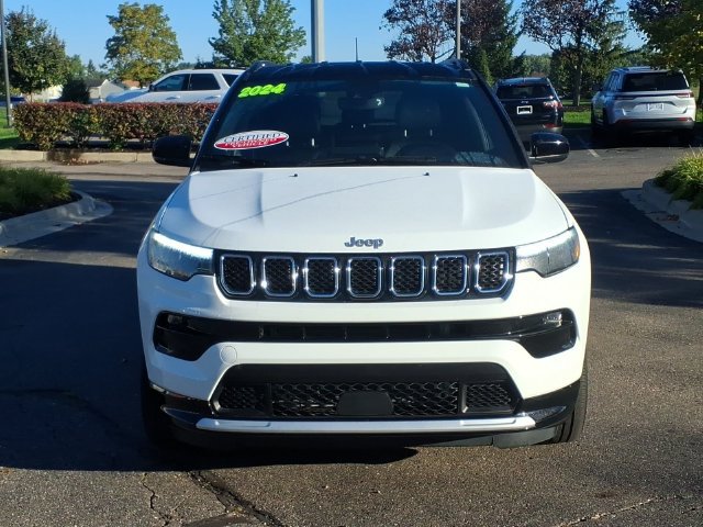Certified 2024 Jeep Compass Limited w/ Elite Group AWD/4WD image 2