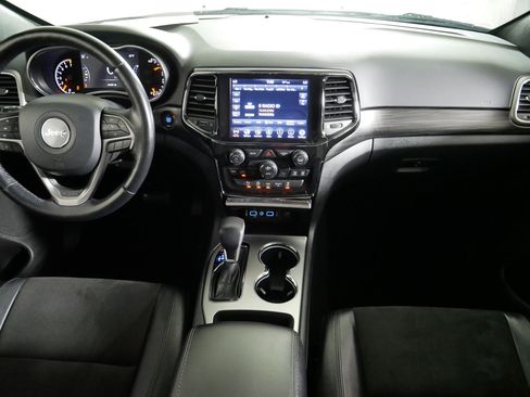 Used 2021 Jeep Grand Cherokee Laredo X AWD/4WD image 10