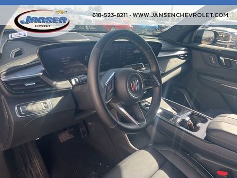 Used 2025 Buick Enclave Preferred FWD image 9