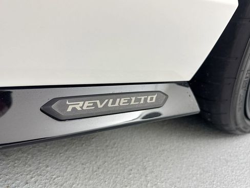 Used 2024 Lamborghini Revuelto image 23