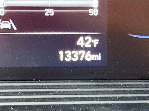 Used 2024 Hyundai Venue SEL image 12