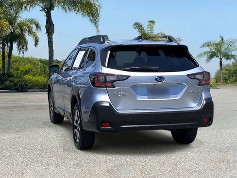 Used 2023 Subaru Outback Premium AWD/4WD image 4