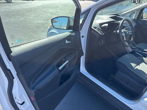 Used 2017 Ford C-MAX SE image 9