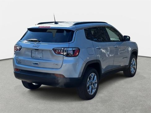 New 2026 Jeep Compass Latitude image 5