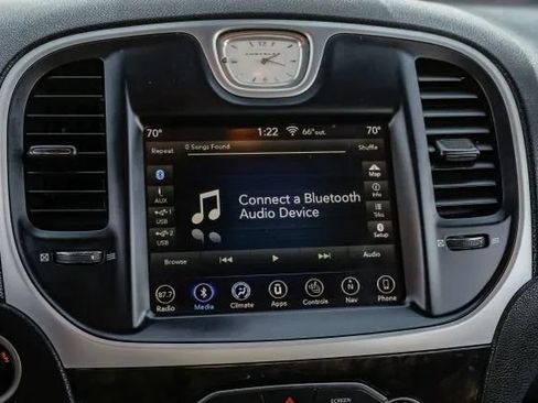 Used 2019 Chrysler 300 Limited RWD image 32