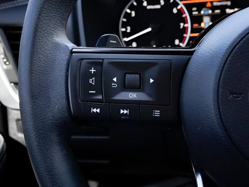 Used 2023 Nissan Rogue SV image 20