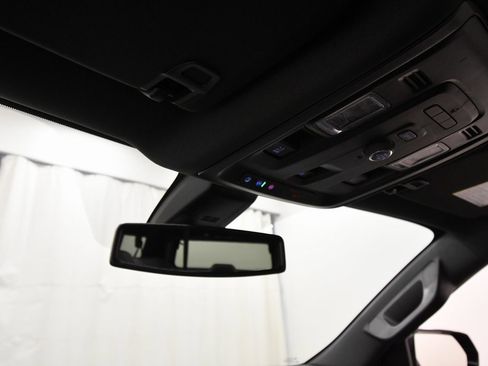 Used 2022 Chevrolet Suburban Z71 image 29