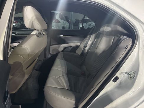 Used 2022 Toyota Camry SE image 11