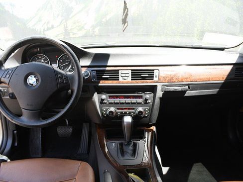 Used 2011 BMW 335i xDrive Sedan AWD/4WD image 18