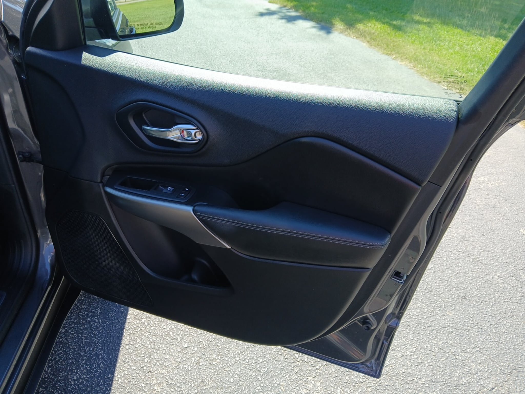 Used 2019 Jeep Cherokee High Altitude FWD image 33