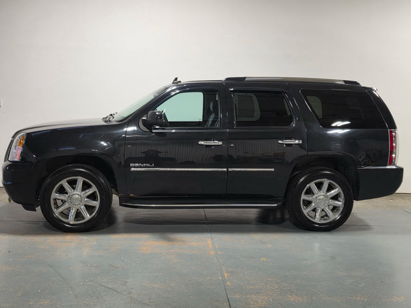 Used 2012 GMC Yukon Denali AWD/4WD image 2