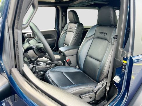 Used 2025 Jeep Wrangler Sport AWD/4WD image 20